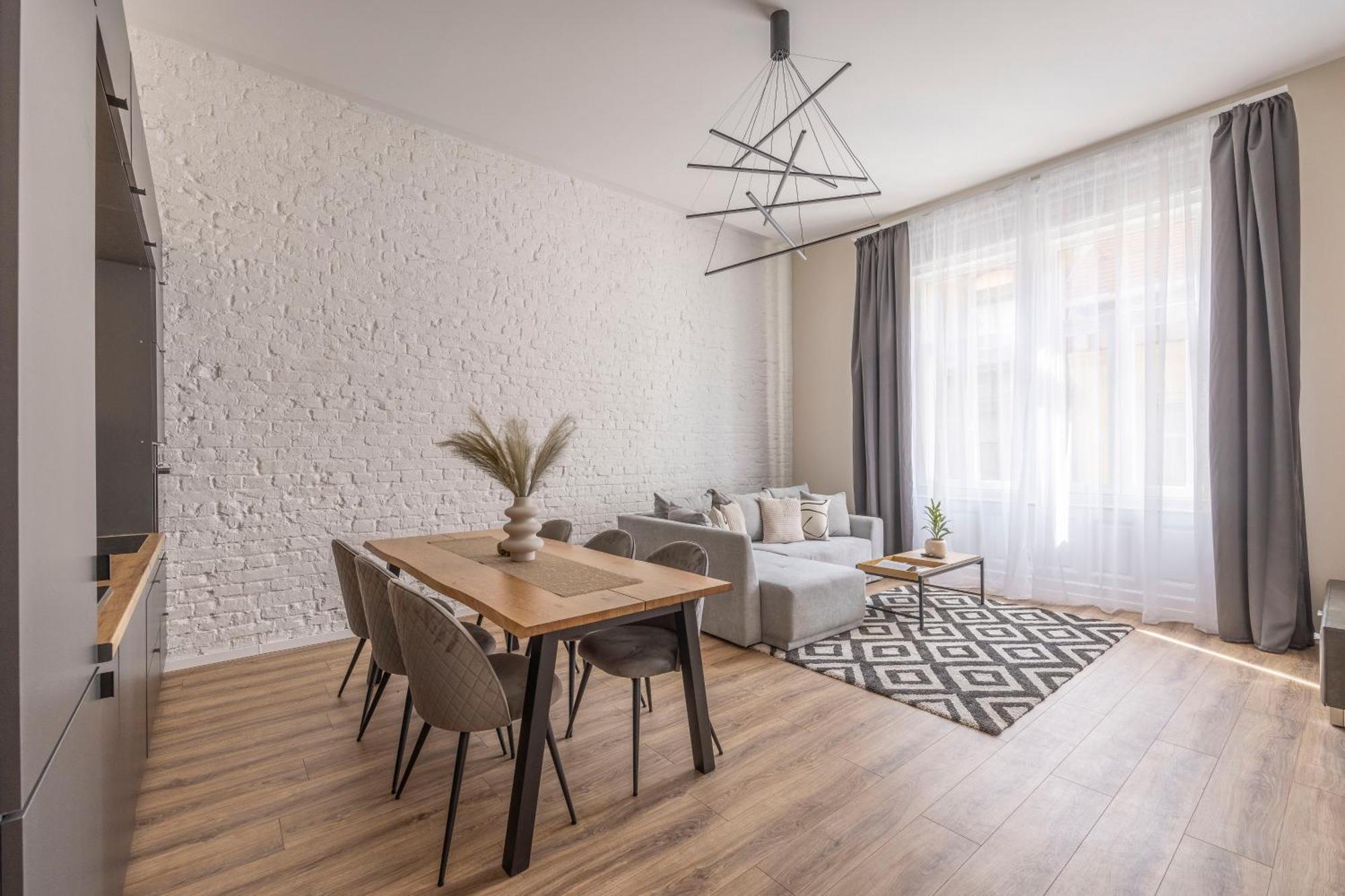 Exclusive Stylish Suite By Prestige Homes Next To The Oktogon บูดาเปสต์ ภายนอก รูปภาพ