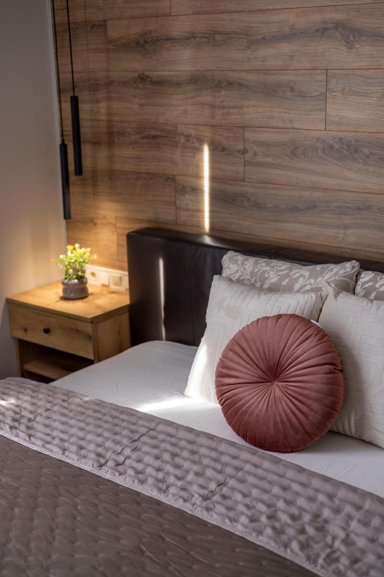 Exclusive Stylish Suite By Prestige Homes Next To The Oktogon บูดาเปสต์ ภายนอก รูปภาพ