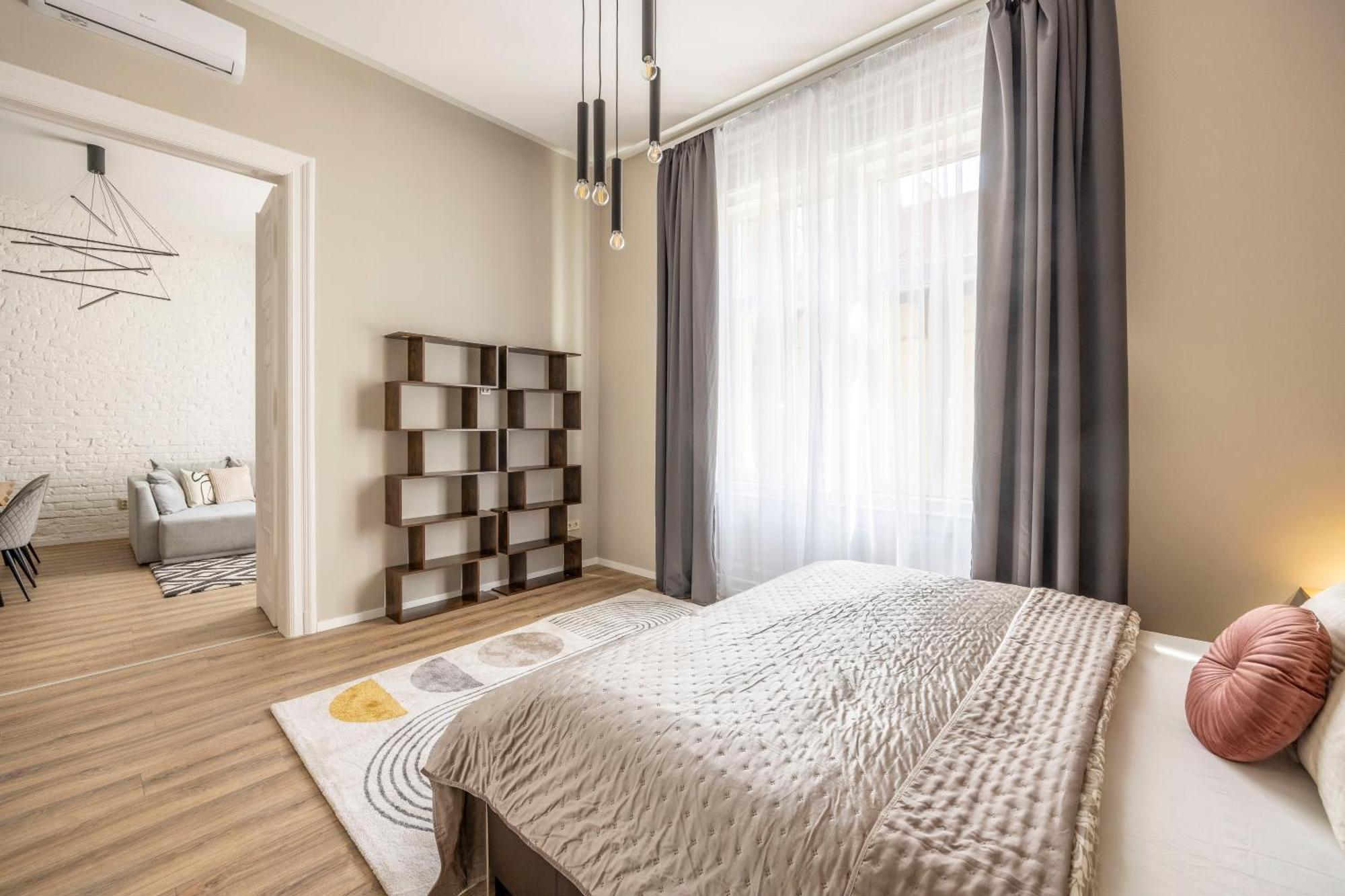 Exclusive Stylish Suite By Prestige Homes Next To The Oktogon บูดาเปสต์ ภายนอก รูปภาพ